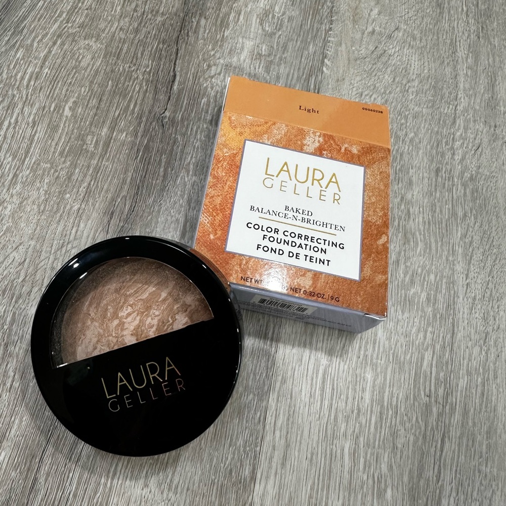 Laura Geller Baked Balance-N-Brighten Color Correcting Foundation Color: Light